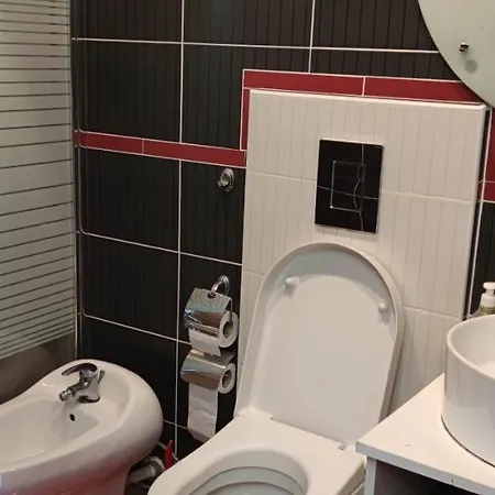 Apartment Tr 2 Bath 23 *