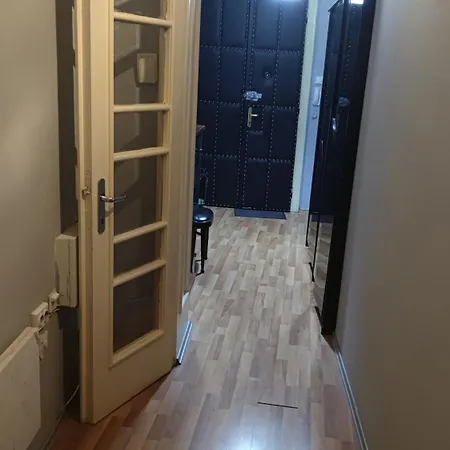 Apartment Tr 2 Bath 23 Nis